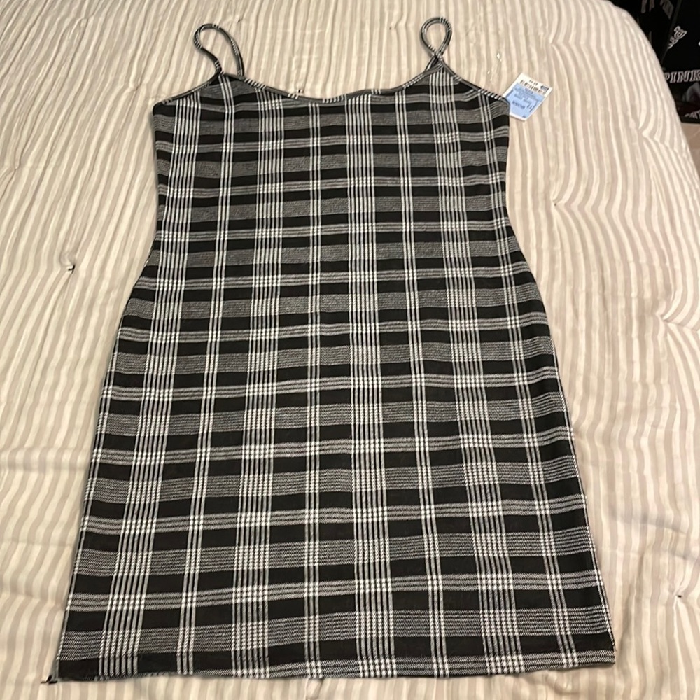 (SOLD) Woman’s Large Black Plaid Fitted Dress